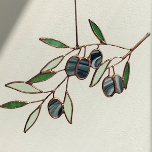 Olive Leaf Real Stained Glass Suncatcher – Green Glass Window Hanging – Plant Lover Gift – Botanical Home Decor – Nature Inspired Wall Art