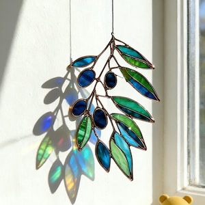 Olive Leaf Stained Glass Sun Catcher Green Window Decor Gift for Plant Lovers Plant-Inspired Home Decor Nature-Inspired Art Christmas Gift